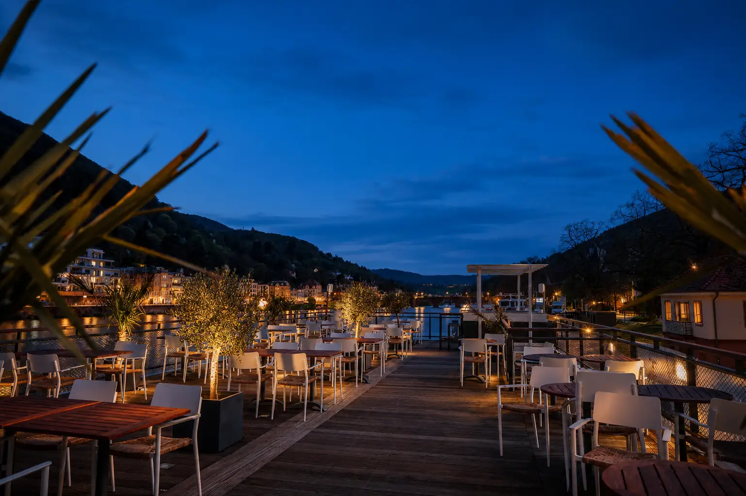 Pier IV Deck am Abend